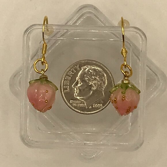 Strawberry Dainty Resin Earrings Gorgeous Strawberries hypoallergenic ear hooks - Picture 3 of 8